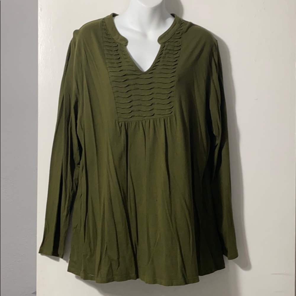A long sleeve shirt